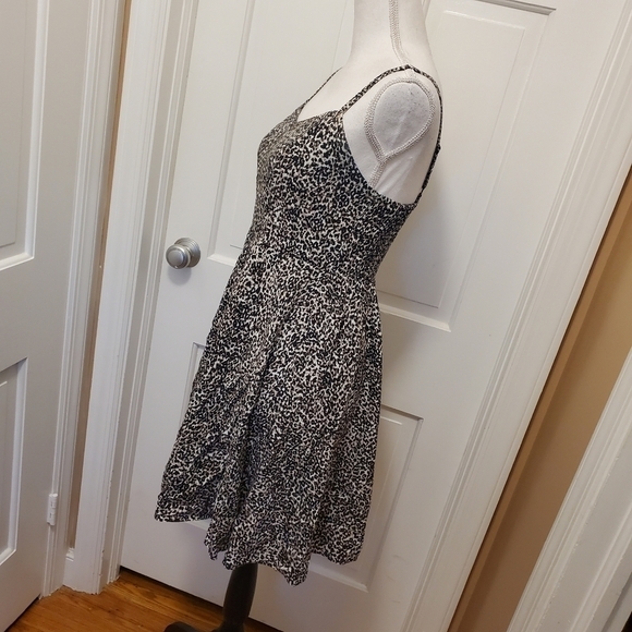 Old Navy Leopard Print Sun Dress - Size Small 100% Rayon - Picture 3 of 10